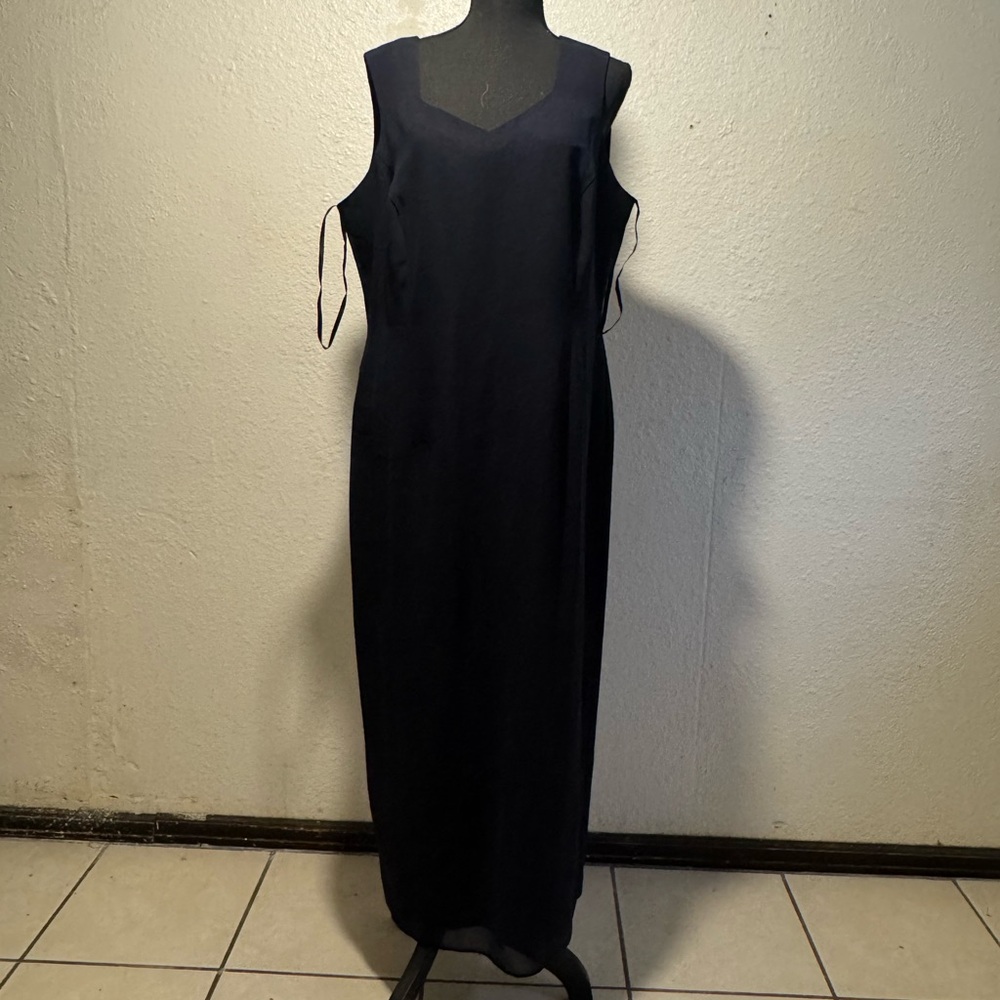 Elegant Black Sleeveless Dress